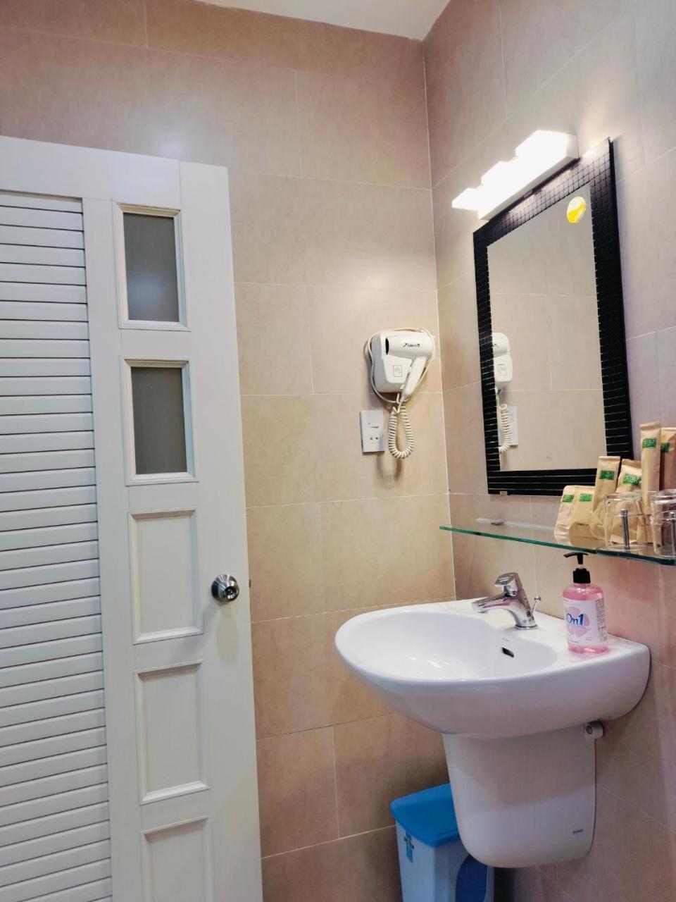 Adventure Hotel Ho Chi Minh City Bagian luar foto
